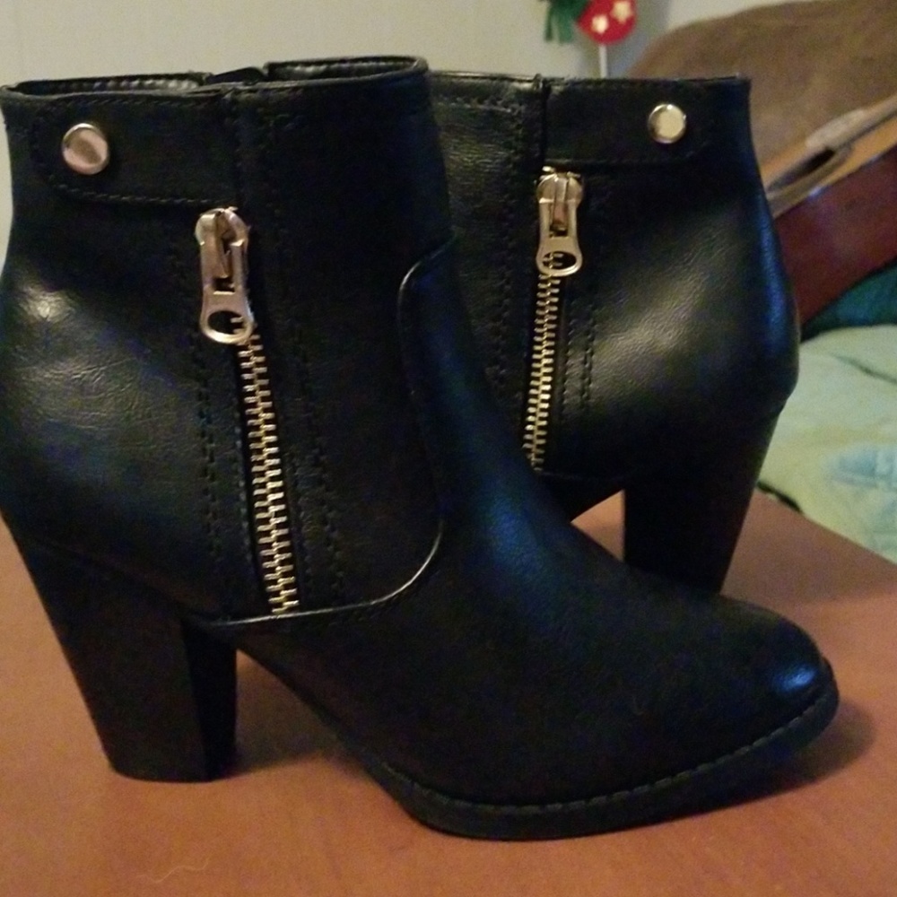 New apt9 boots